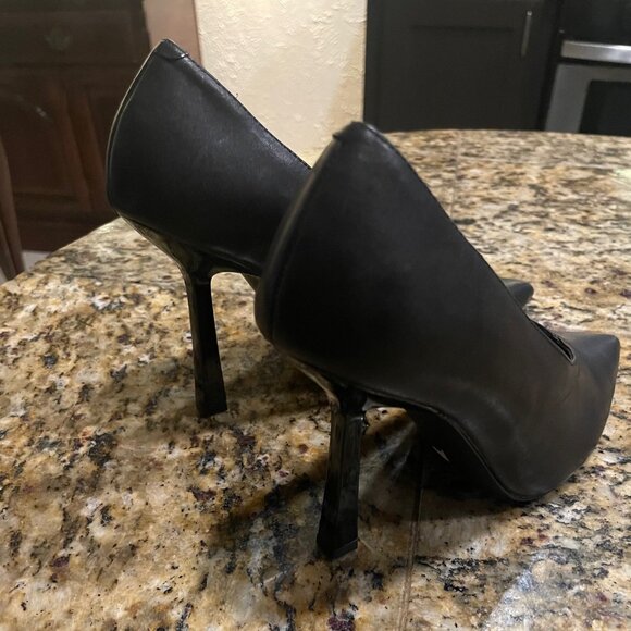 Steve Madden Black Soft Leather Classic Pumps - Picture 4 of 4